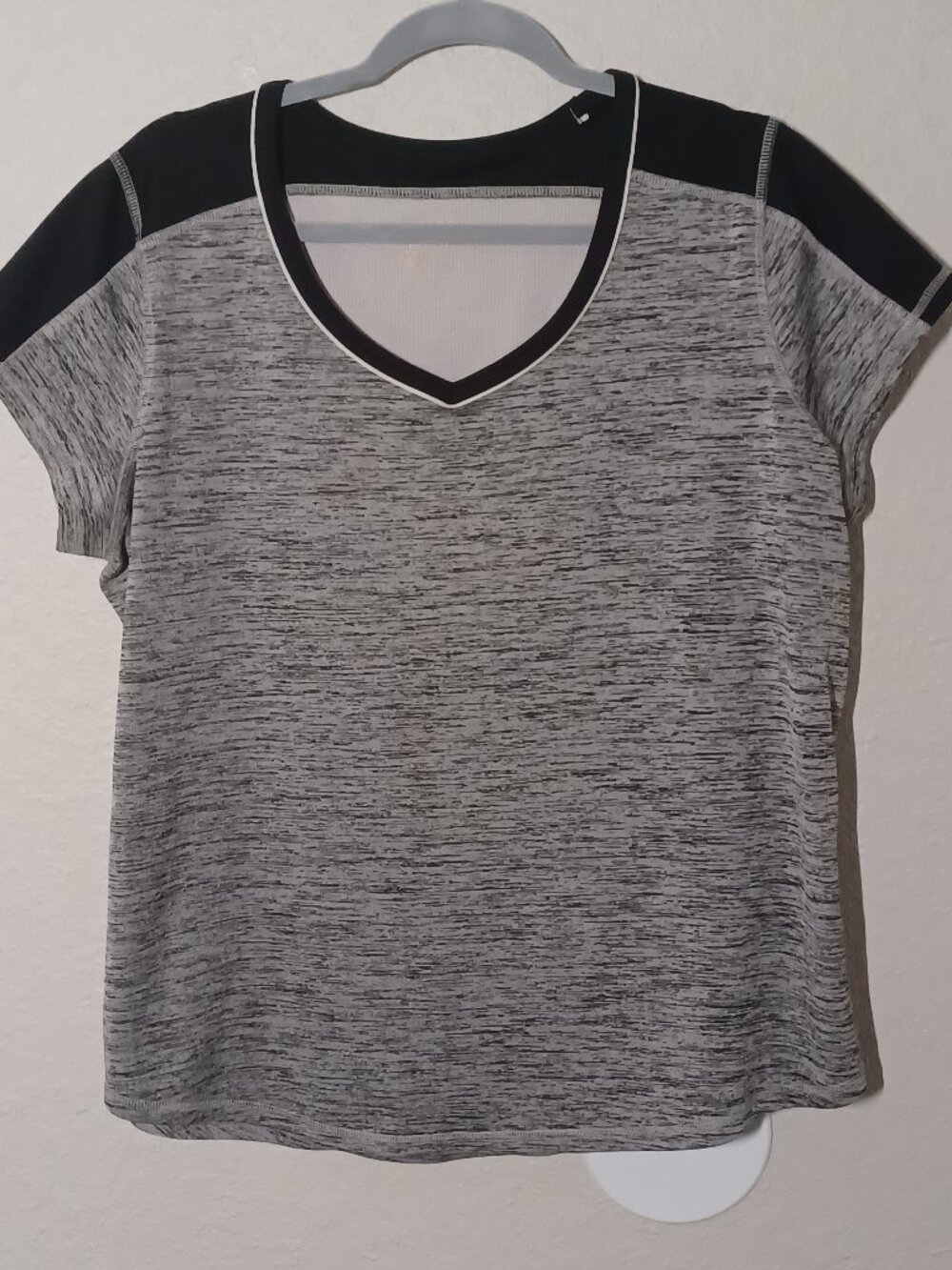 Made For Life Women's Gray And Black V-Neck Short Sleeve Quick Dri Activewear 1X